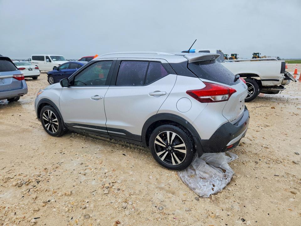 2020 Nissan Kicks sr