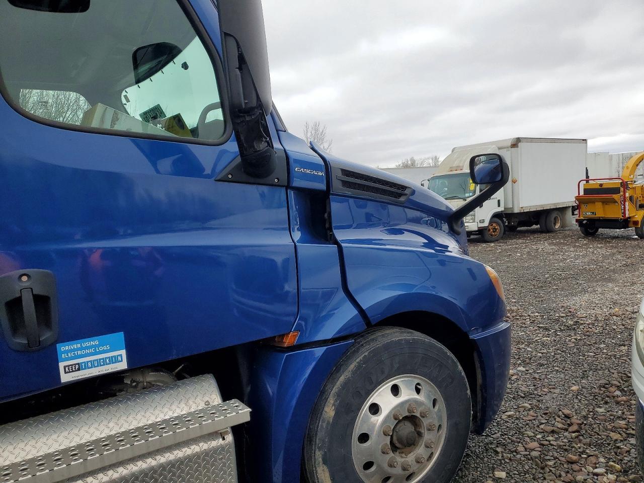2020 Freightliner Cascadia 126 Semi Truck