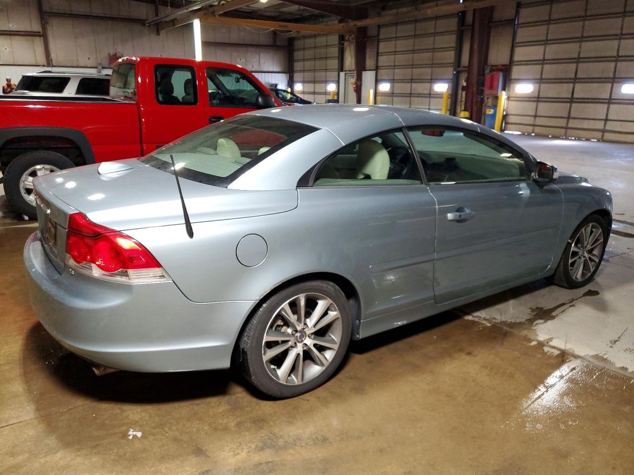 2010 Volvo C70 T5