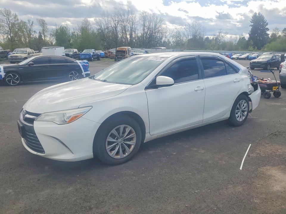 2015 Toyota Camry le