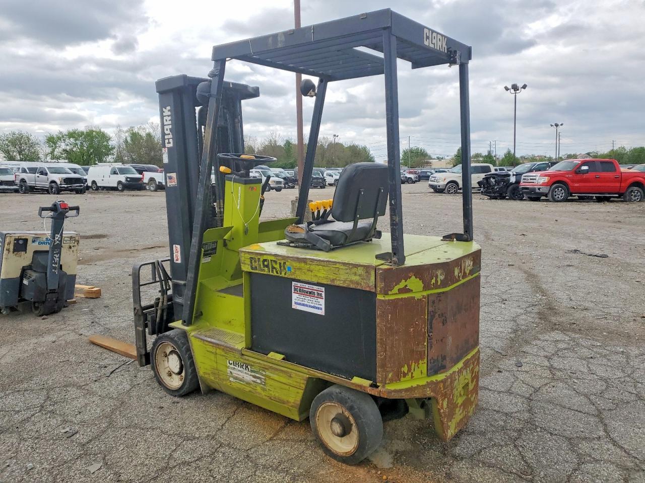 2000 Clark Forklift