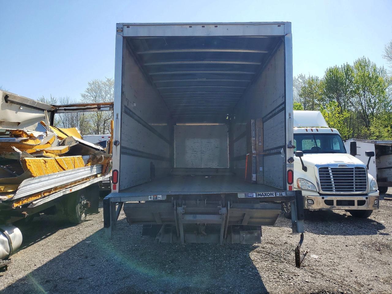 2020 Freigliner 2020 Freightliner Business Class M2 BOX Truck