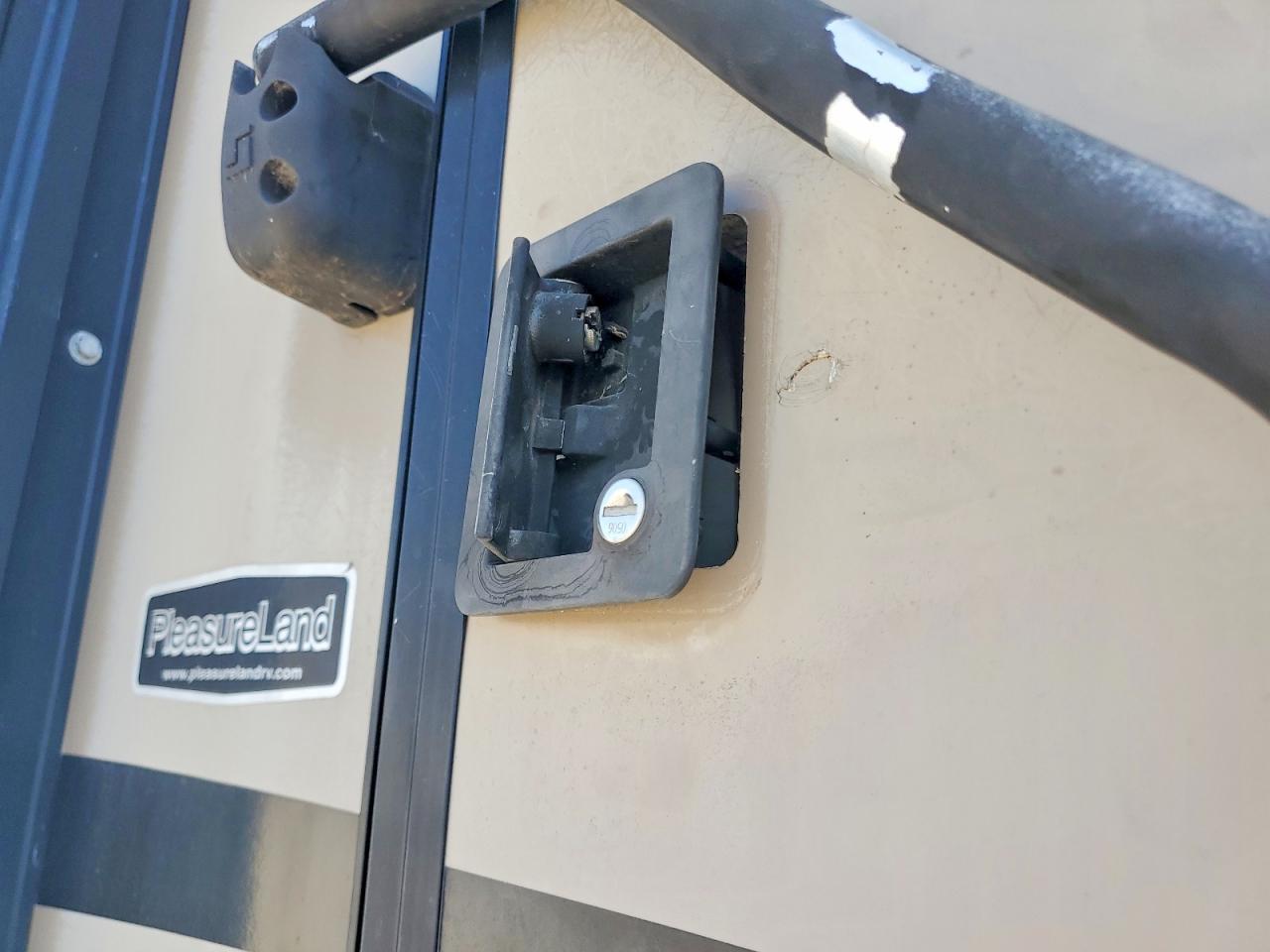 2015 Key Stone Recreational Vehicle (RV)