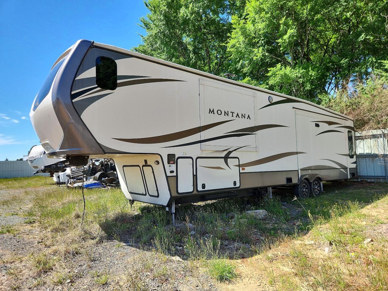 2018 Keystone Montana Camper