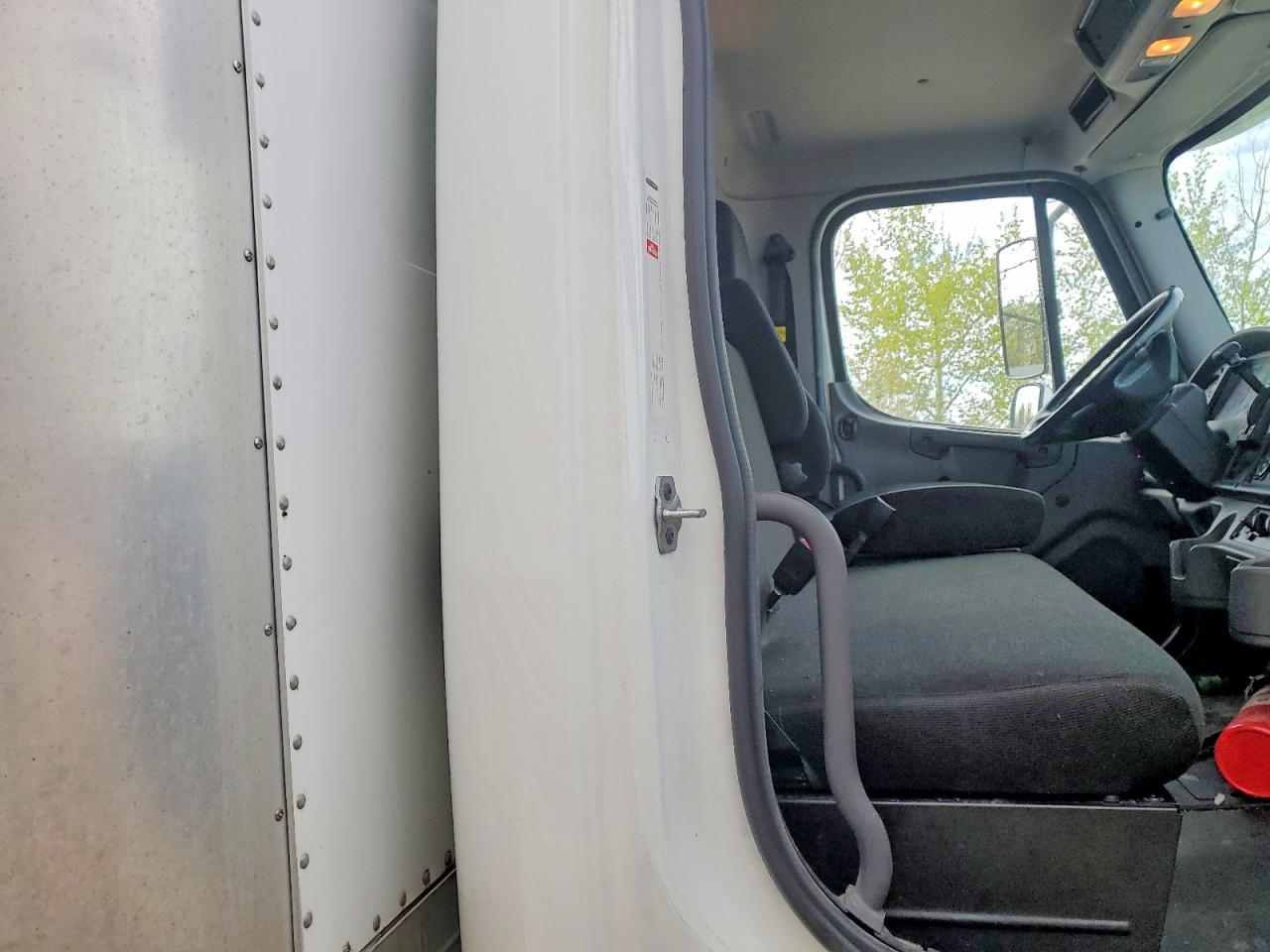 2018 Freigliner 2018 Freightliner Business Class M2 BOX Truck