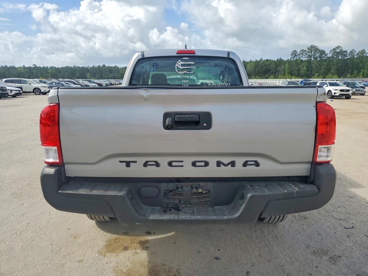 2016 Toyota Tacoma SR