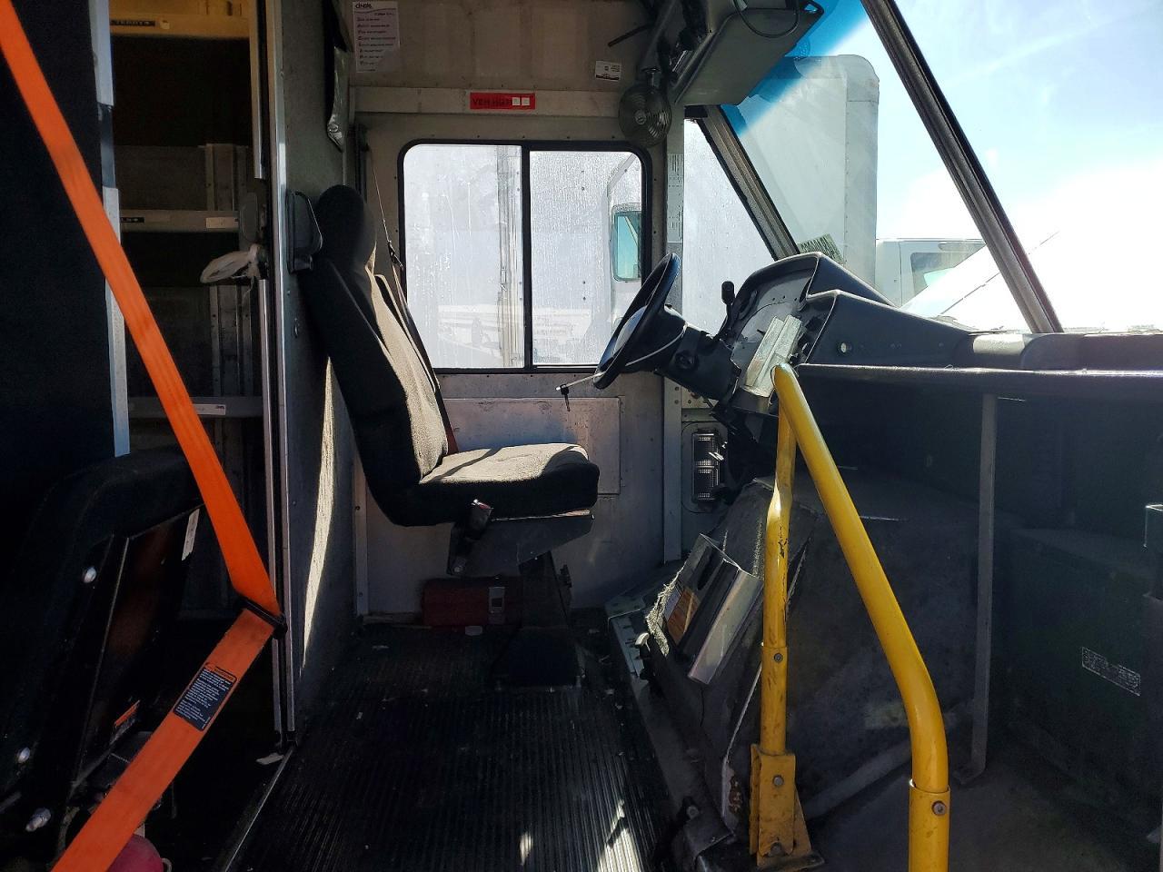 2003 Ford E450 Delivery Truck