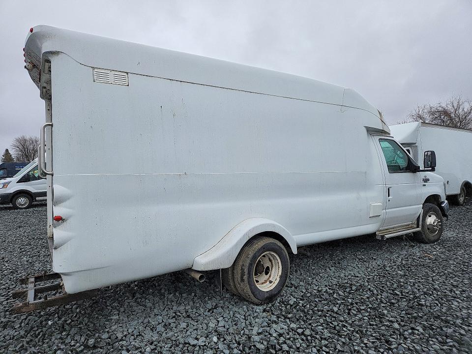 2011 Ford Econoline E350 Super Duty Cutaway van