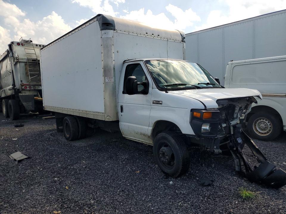 2016 Ford Econoline E350 Super Duty Cutaway Van