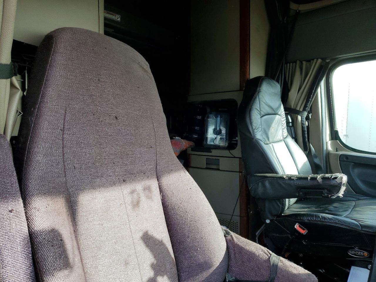 2020 Freightliner Cascadia Semi Truck
