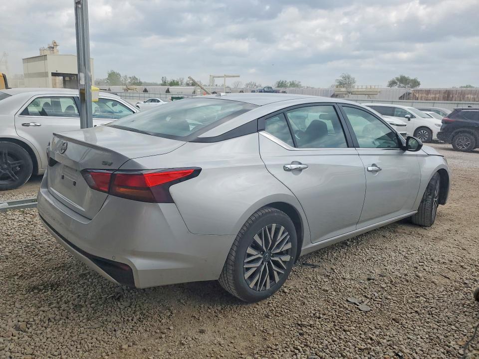 2024 Nissan Altima sv