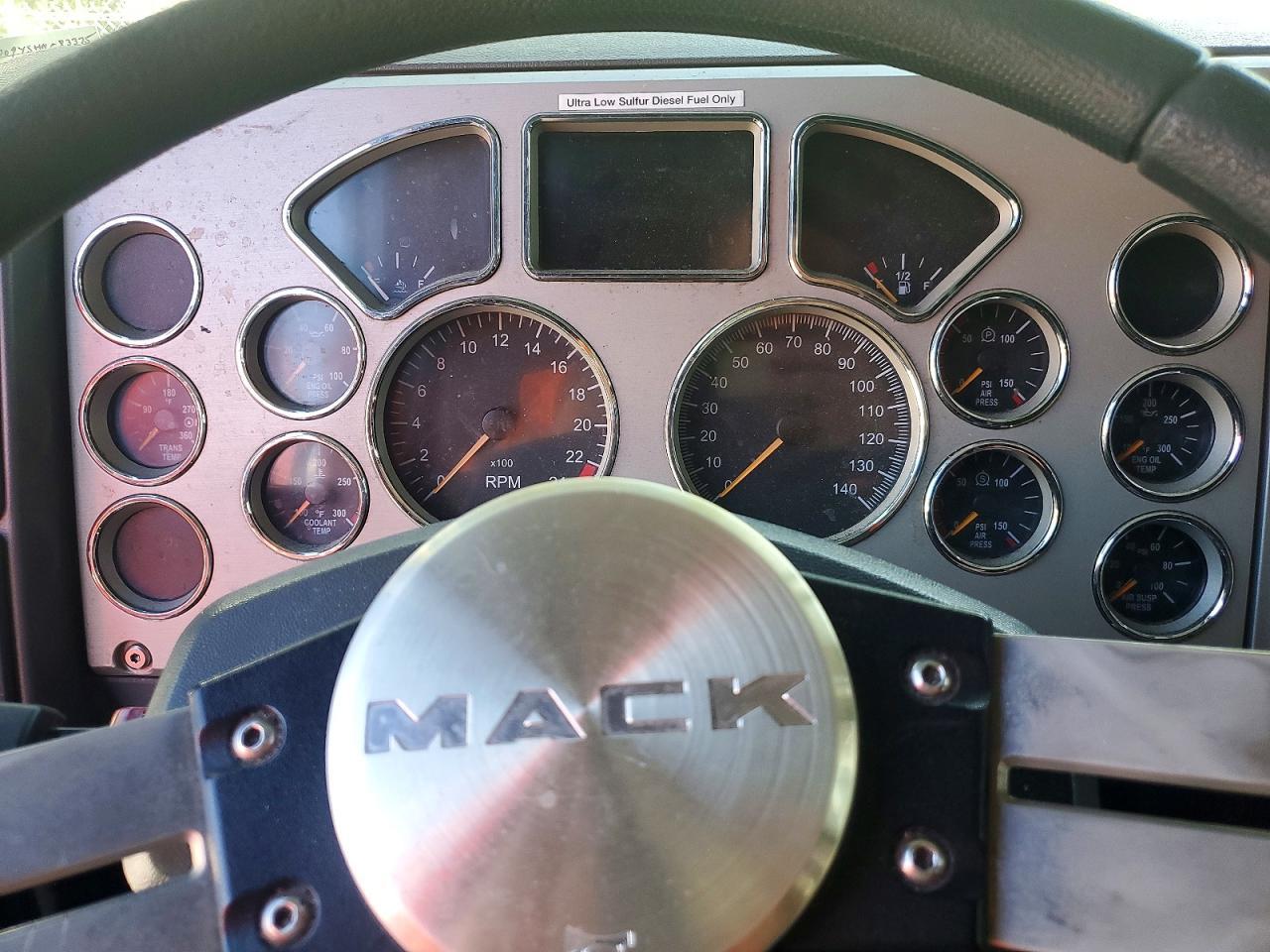 2017 Mack 600 CXU600