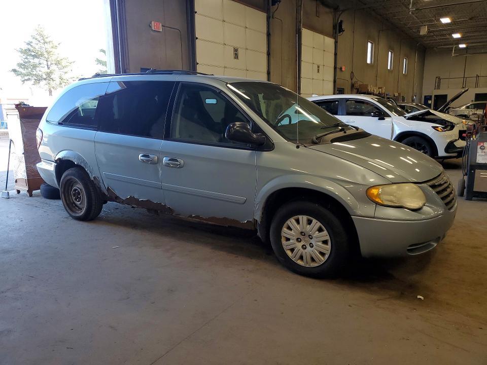 2005 Chrysler Town & Country lx