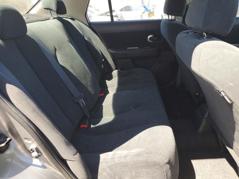 2010 Nissan Versa 1.8 s