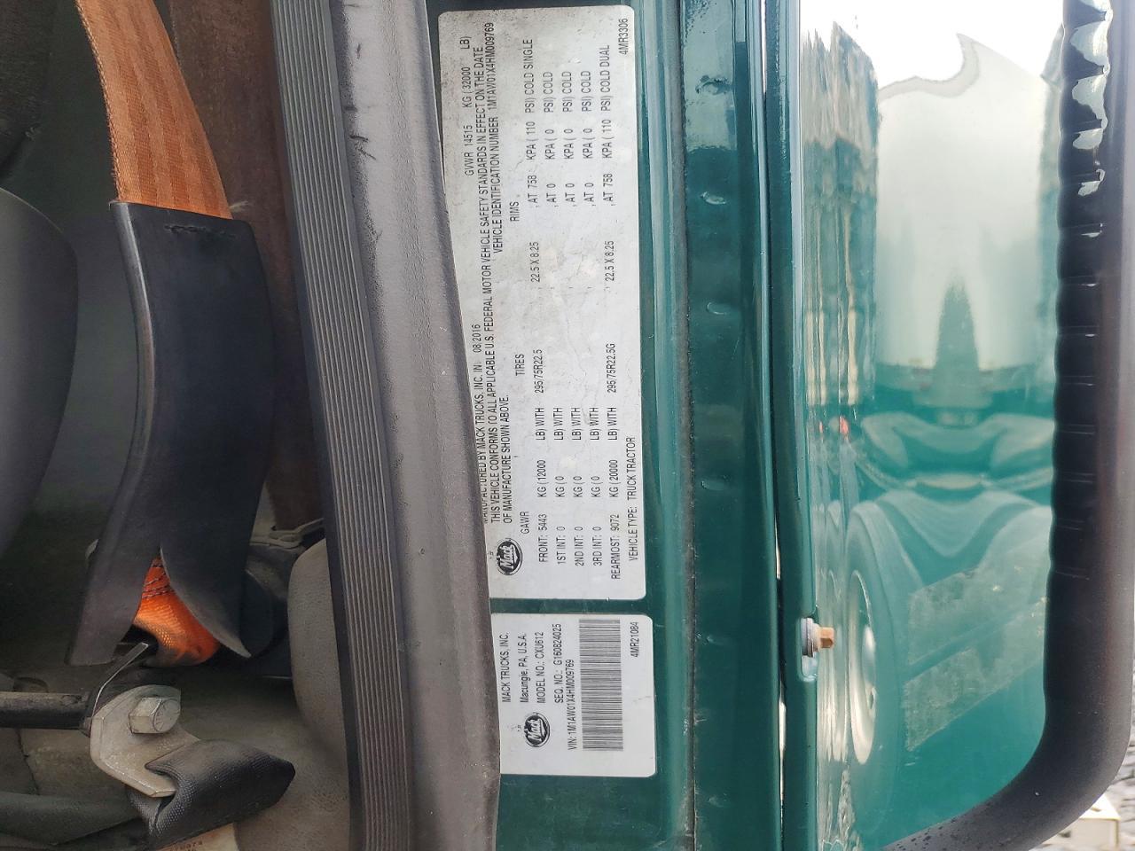 2017 Mack CXU612 Semi Truck