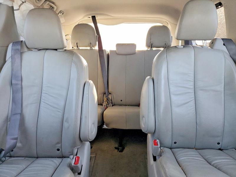 2011 Toyota Sienna-v6