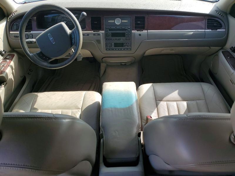 2005 Lincoln Town car s