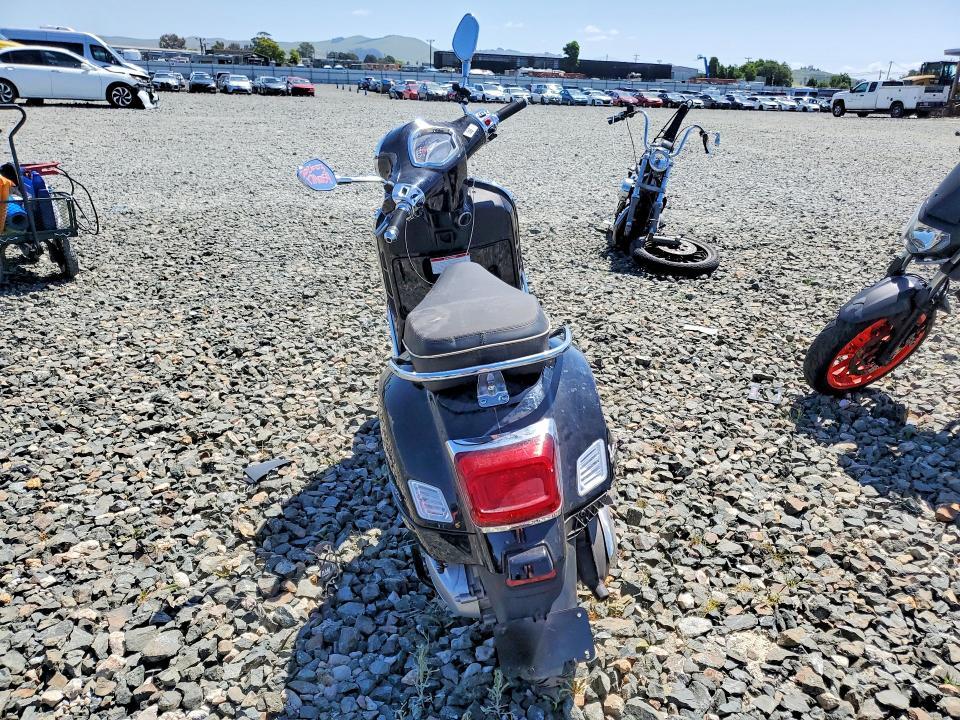 2023 Vespa GTS/SEI Giorni 300