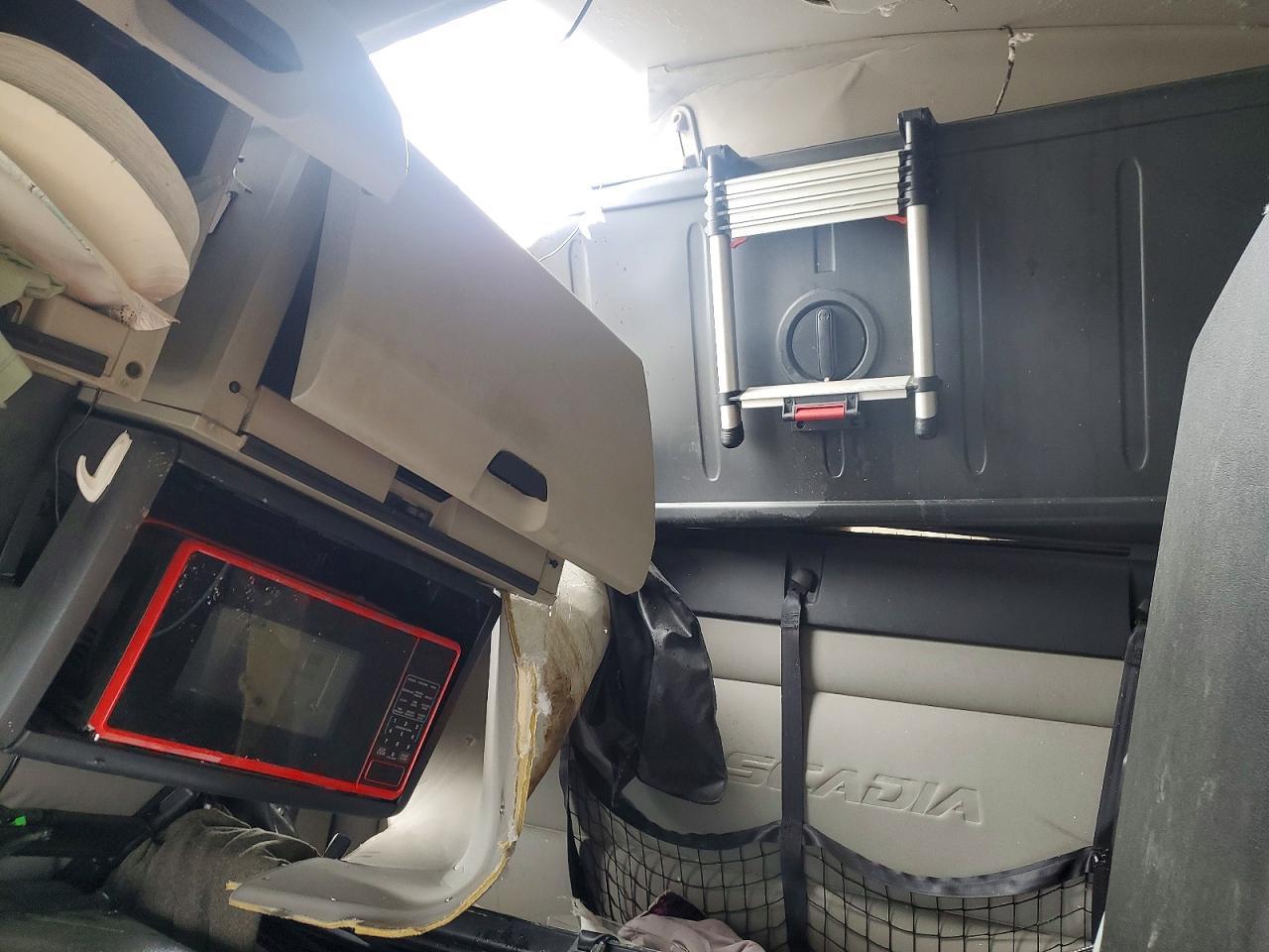 2020 Freigliner Cascadia 126