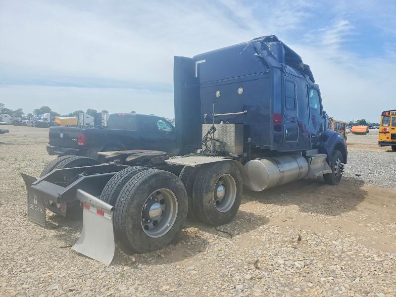 2016 Kenworth Construction T880