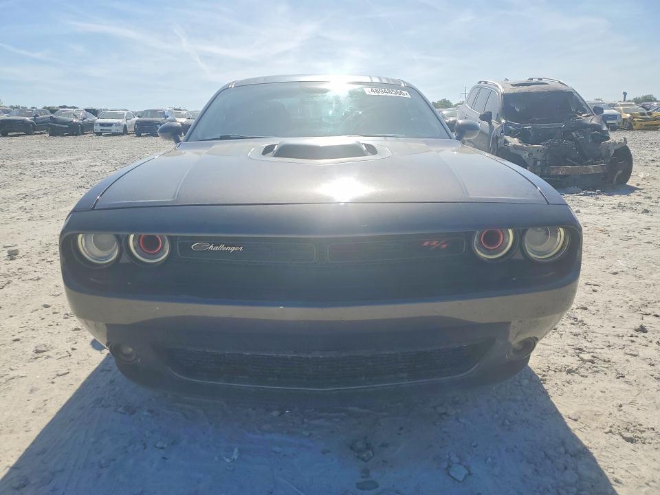 2016 Dodge Challenger r