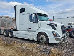 Salvage trucks for sale at Columbia, MO auction: 2017 Volvo VNL Semi Truck