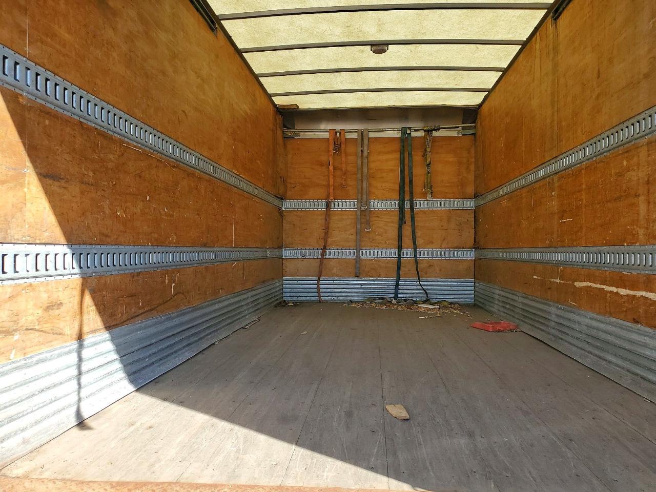 2014 Mitsubishi Fuso BOX Truck