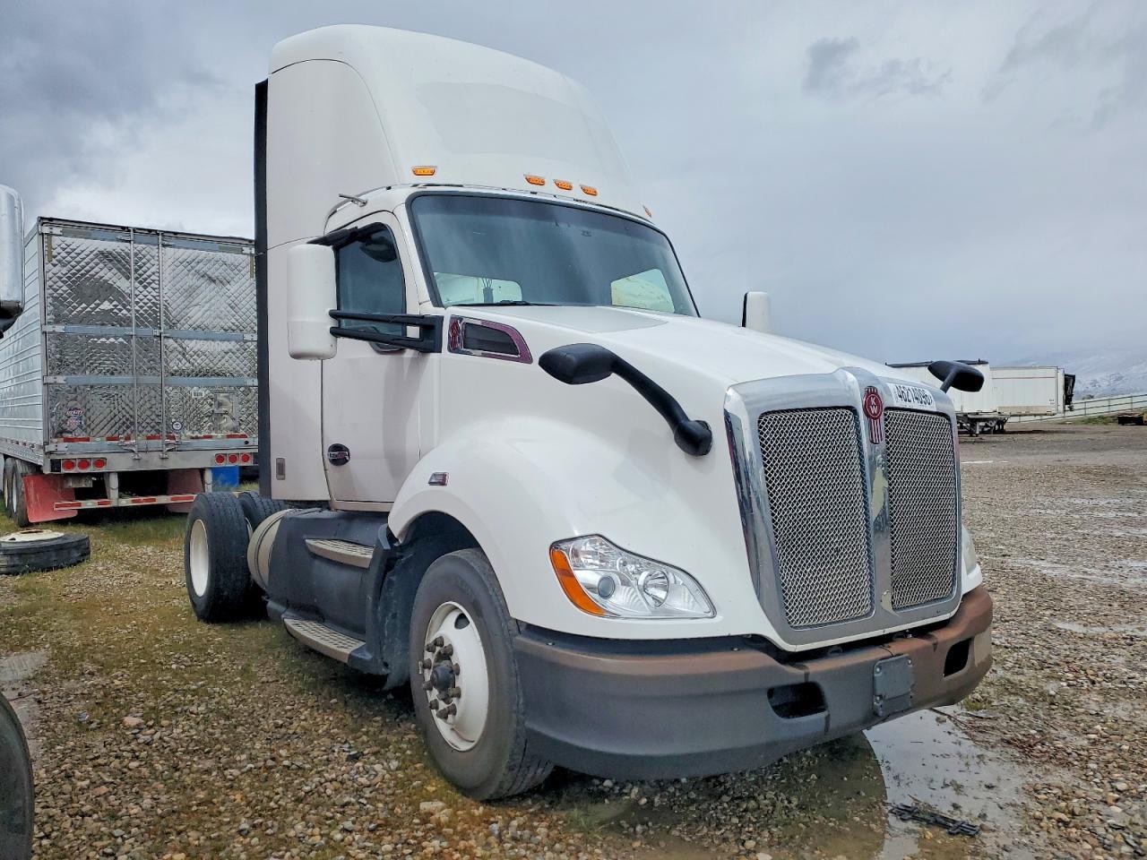 2016 Kenworth Construction T680