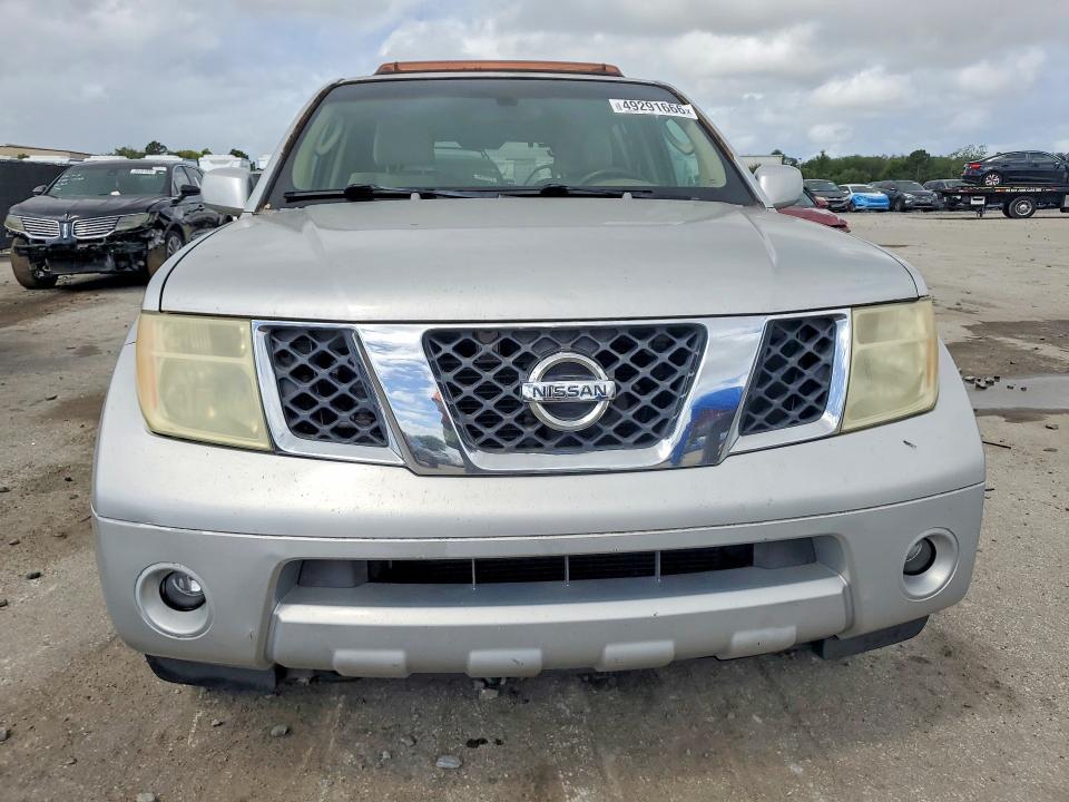 2005 Nissan Pathfinder xe
