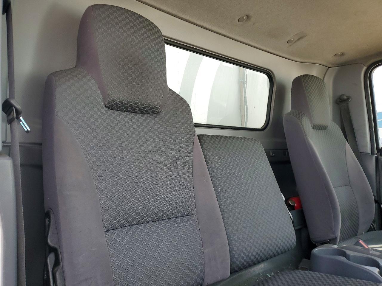 2013 Isuzu NRR Refrigerated BOX Truck