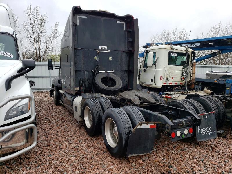 2015 Kenworth T680 Semi Truck