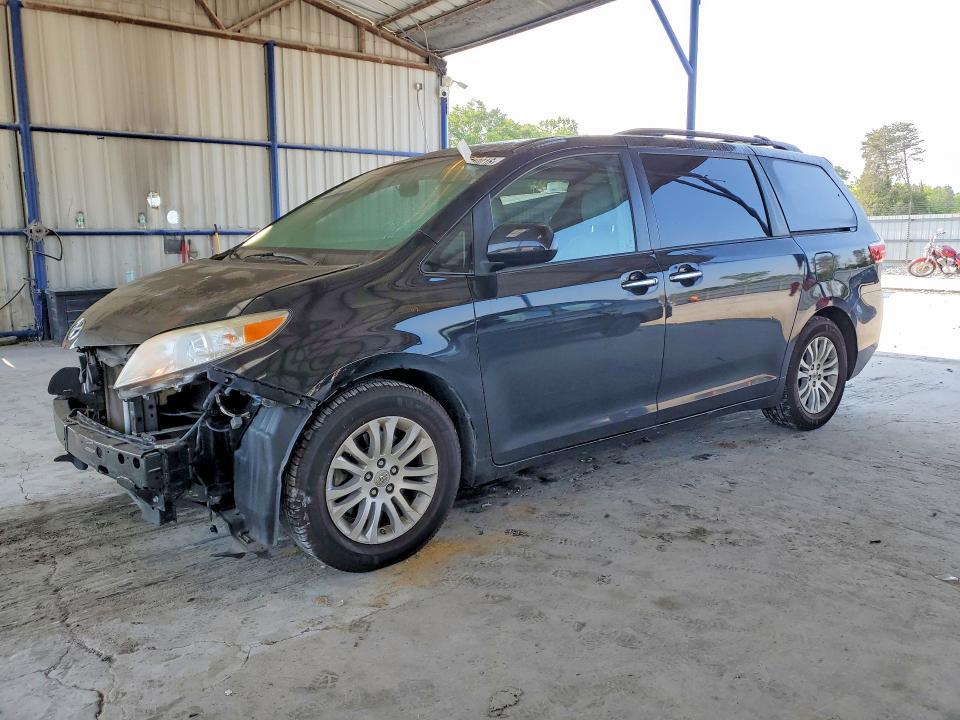 2015 Toyota Sienna xle Premium 8-passenger