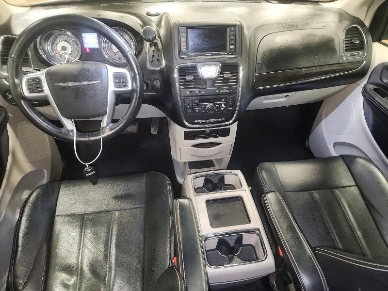 2013 Chrysler Town & Country Touring l