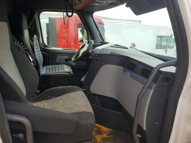 2018 Freightliner Cascadia 126 Semi Truck