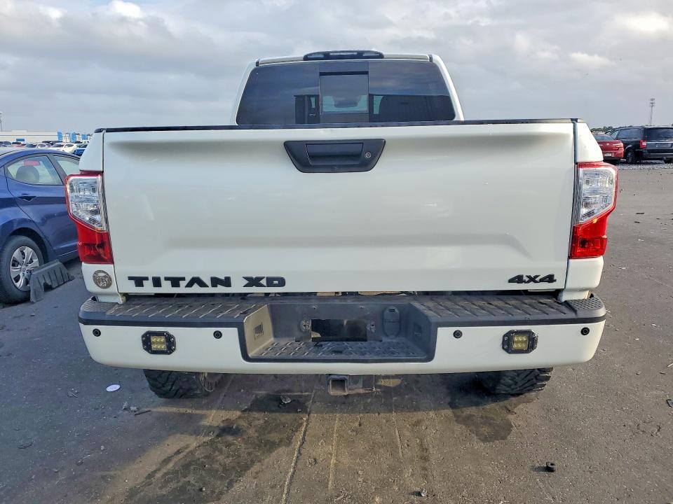 2018 Nissan Titan XD SV