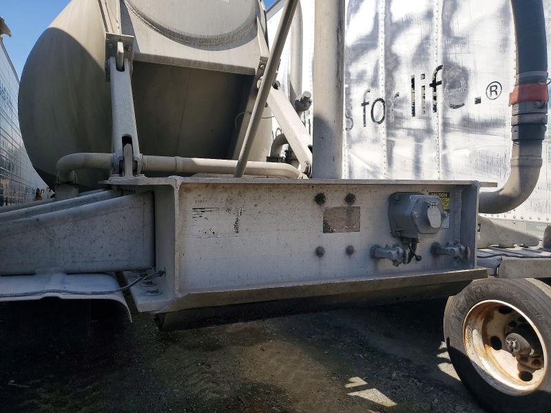 2013 Polar Tank Trailer 2013 Polar Tank Pneumatic DRY Bulk Trailer