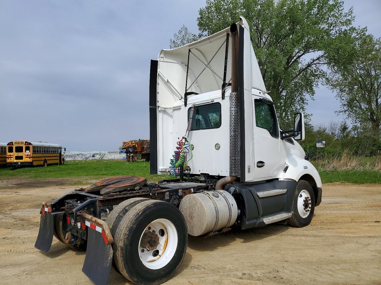 2016 Kenworth T680 Semi Truck