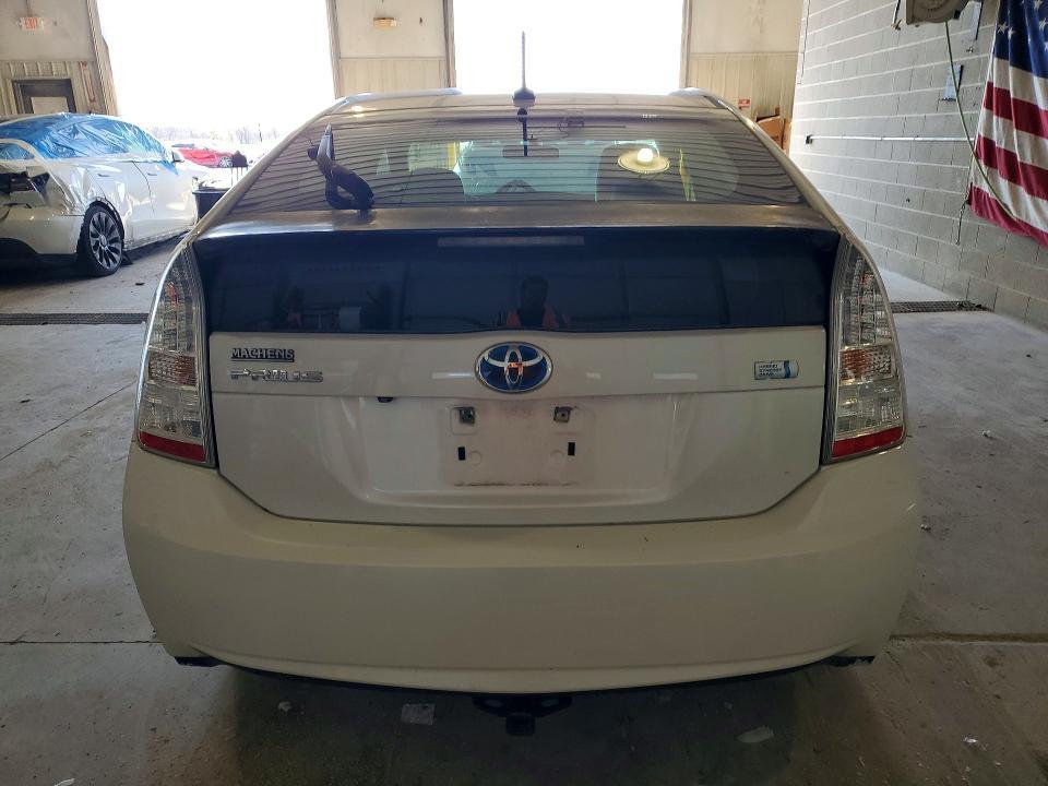 2010 Toyota Prius iii