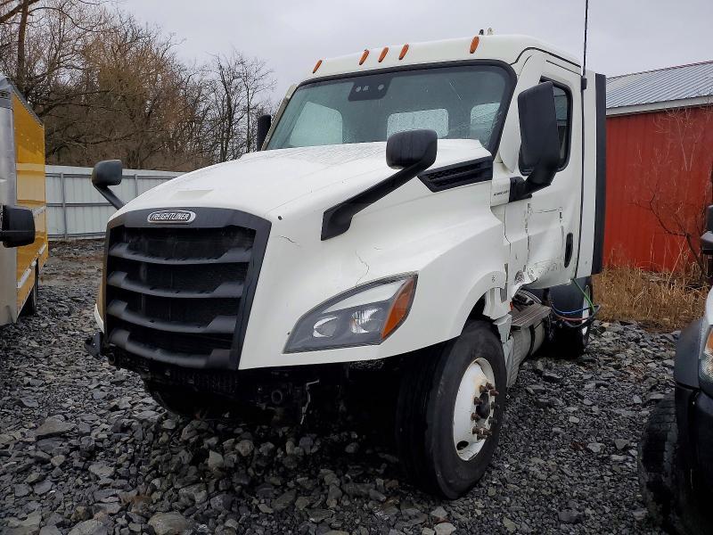 2021 Freigliner 2021 Freightliner Cascadia 126 Semi Truck