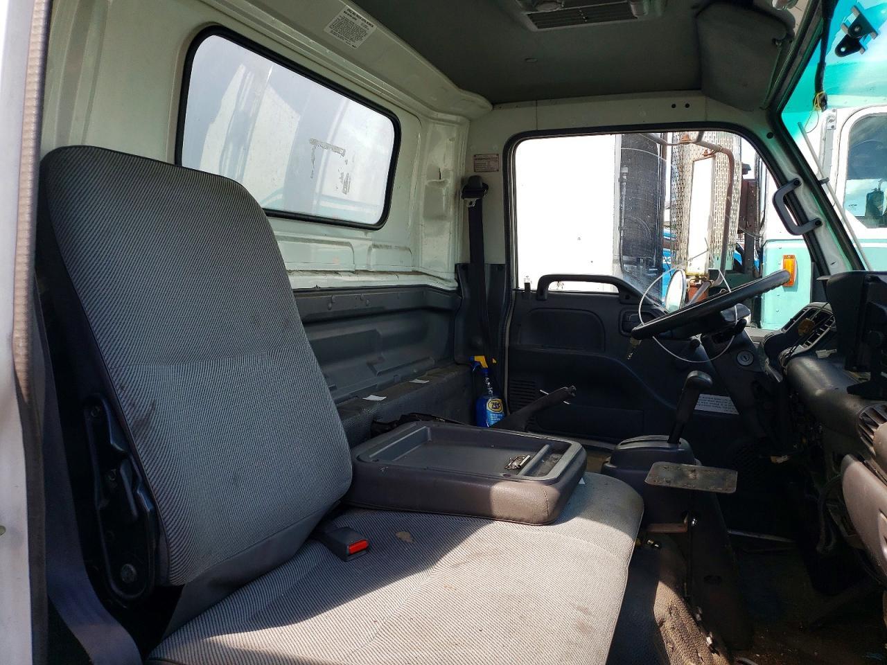 2001 Isuzu NPR BOX Truck