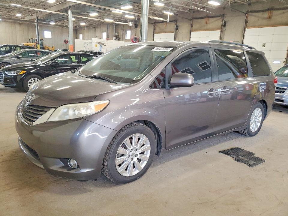 2011 Toyota Sienna xle 7-passenger