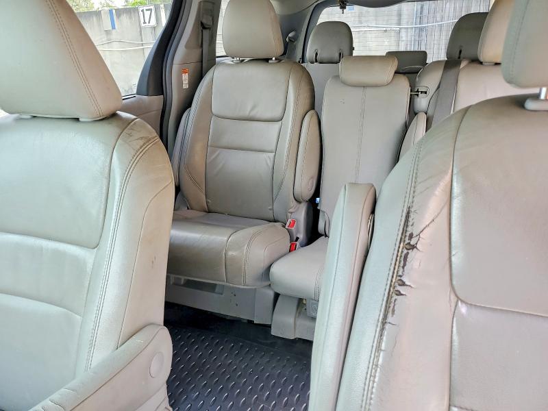 2015 Toyota Sienna xle 8-passenger