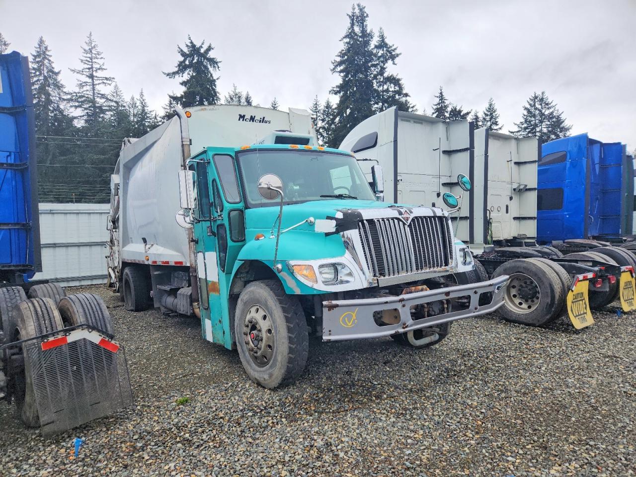 2003 International 7400 Refuse Truck