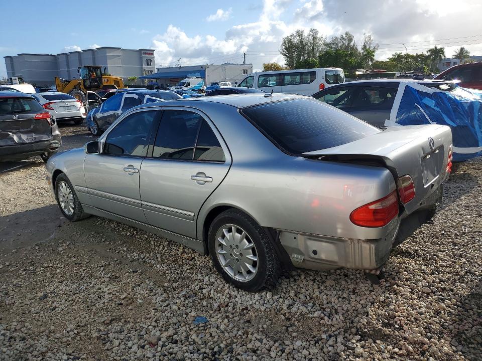 2001 Mercedes-Benz E 320