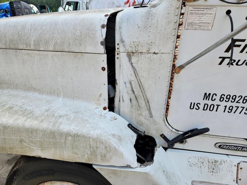 1999 Freightliner Conventional FLD120
