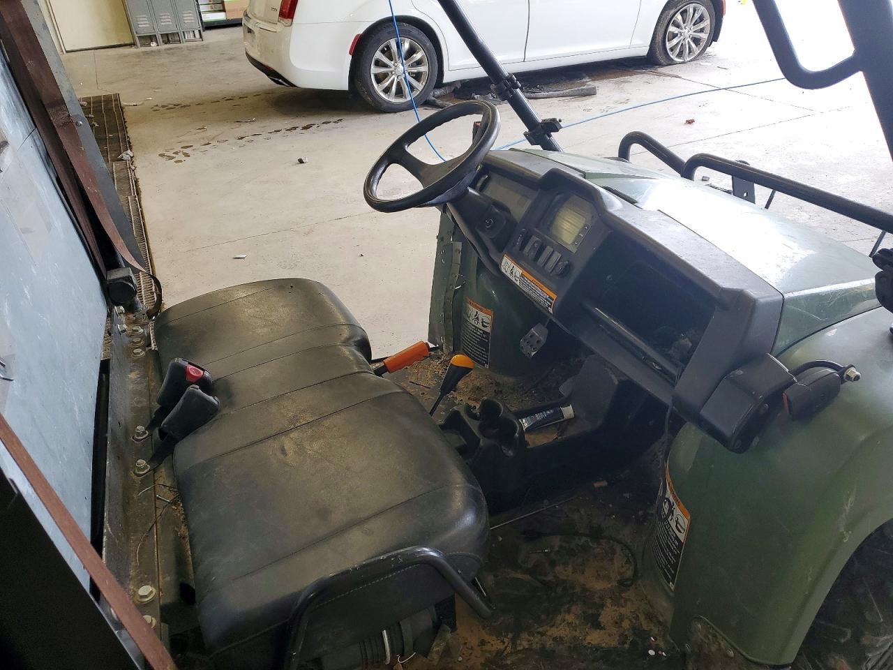 2017 John Deere 825I