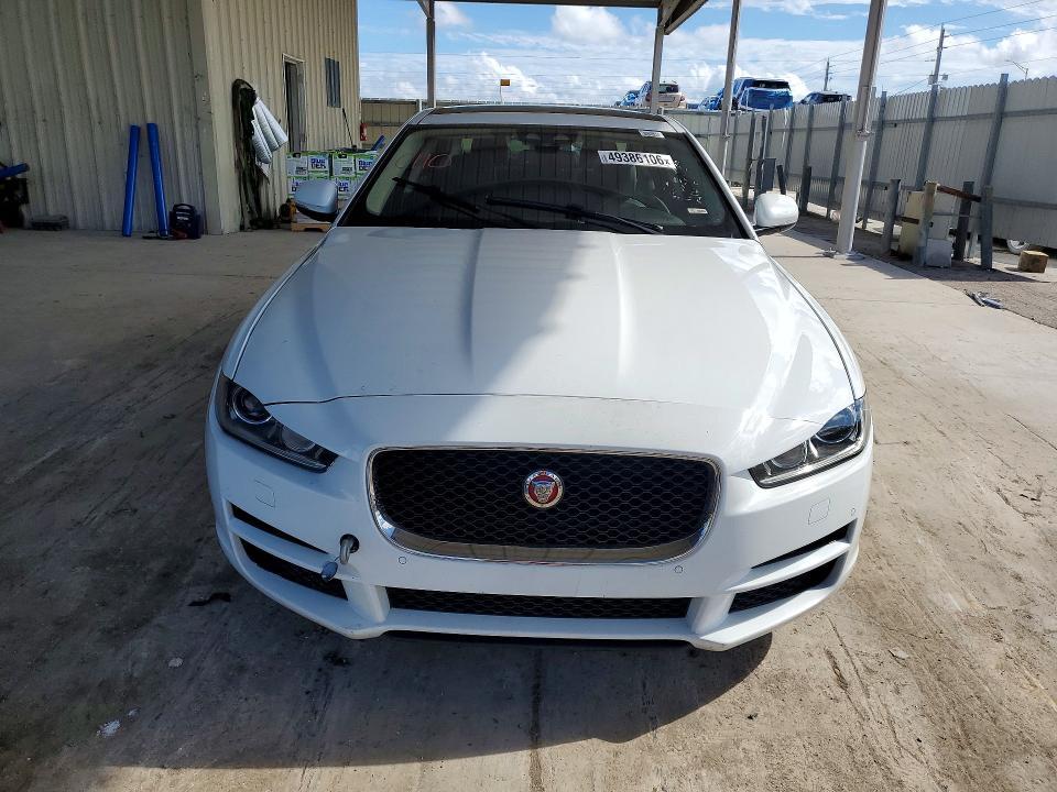 2017 Jaguar Xe Prestige