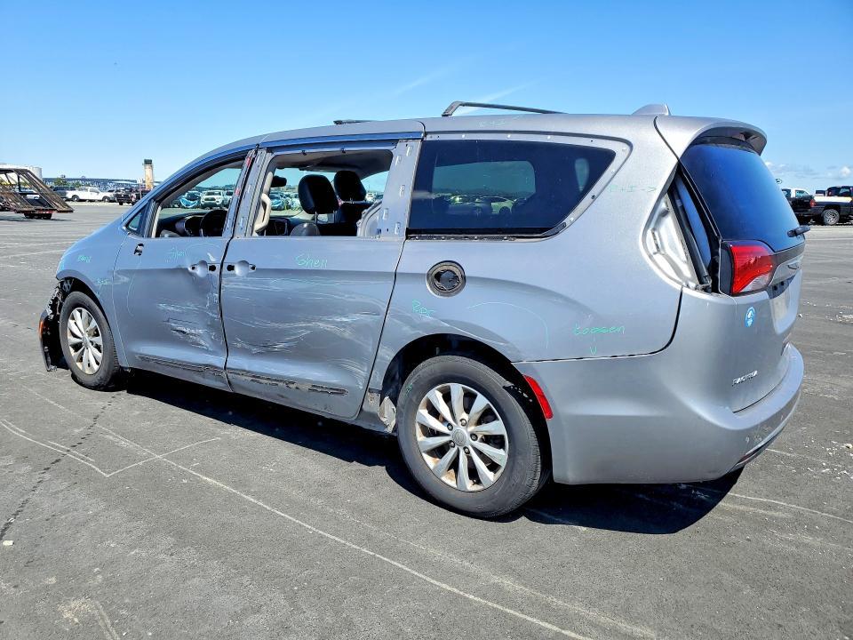 2017 Chrysler Pacifica Touring l