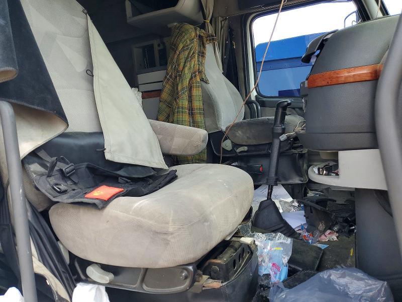 2008 Volvo VNL Semi Truck