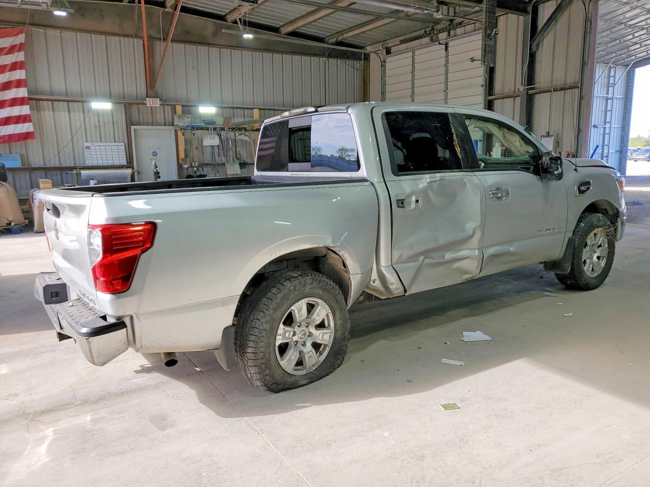 2017 Niss Titan S